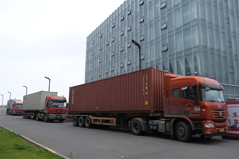 Stroji za izdelavo opeke QGM, poslani na Bližnji vzhod, pomagajo regionalnemu gradbeništvu narediti nov korak naprej