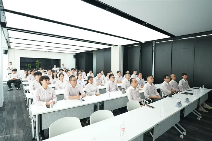 QGM: Skupaj gledamo vojaško parado in nabiramo moč za napredek