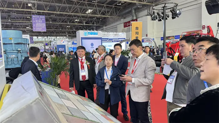 Srečanje zlate jeseni za pogovore o pametni proizvodnji, Quangongova moč ustvarja sijaj