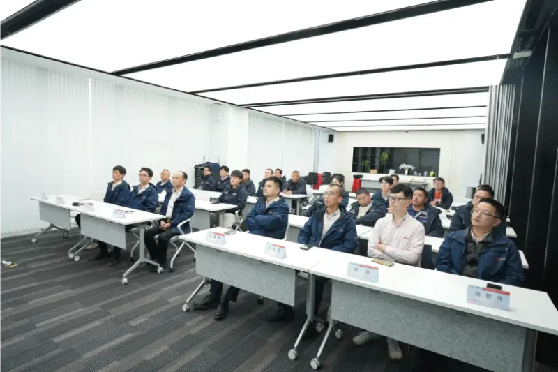 Mobilizacijski sestanek za čezmorski projekt izdelave opeke Quangong Machinery Co., Ltd. se je uspešno zaključil.