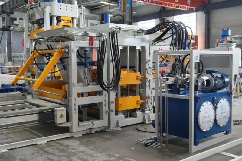 Krepitev industrije opeke in ploščic z inteligentno proizvodnjo: proizvodna linija opeke Zenith QT10 preoblikuje krajino zelene proizvodnje.
