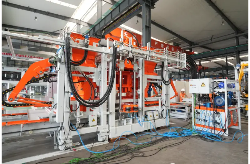 Popolnoma avtomatska linija za proizvodnjo opeke Zenith T12 preoblikuje proizvodno krajino industrije.