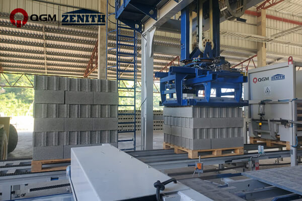 QGM NOVI avtomatski stroj za izdelavo betonskih blokov ZN900C v Hondurasu