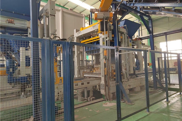 Projekt stroja za betonske bloke Zenith1500-2 je začel obratovati, pomoč občinski gradnji Malija